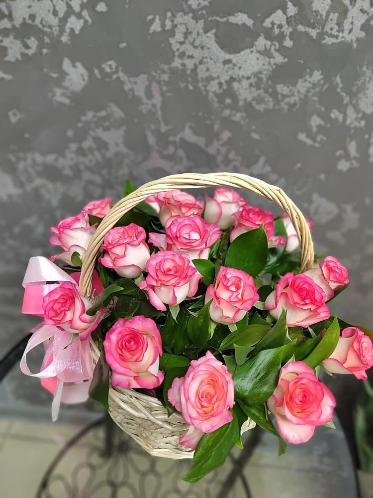 Цветочная композиция из Розы в корзине в Бураево