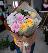 Букет цветов из:  Герберы, Розы и Хризантемы в Бураево
