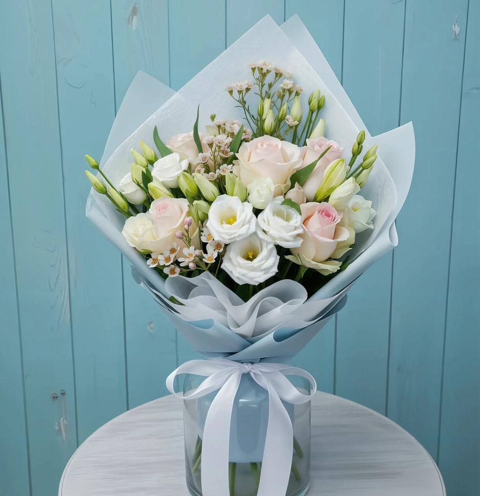 Букет цветов из: Розы и Лизиантусы в Бураево