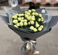 Букет Белые кустовые розы Солинеро в Бураево