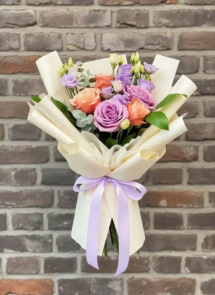 Букет цветов из: Лизиантусы и Розы в Бураево