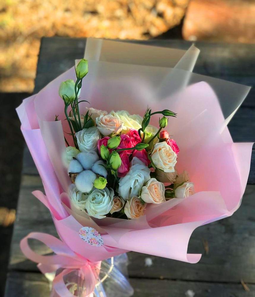 Букет цветов из: Розы и Лизиантусы в Бураево