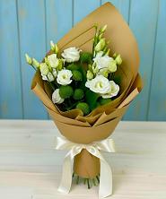 Букет цветов из:  Хризантемы и Лизиантусы в Бураево