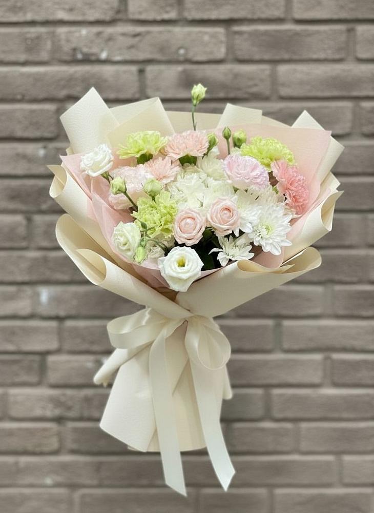 Букет цветов из: Гвоздики, Розы, Лизиантусы и Хризантемы в Бураево