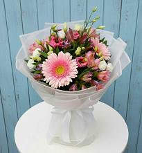 Букет цветов из:  Герберы, Альстромерии и Лизиантусы в Бураево